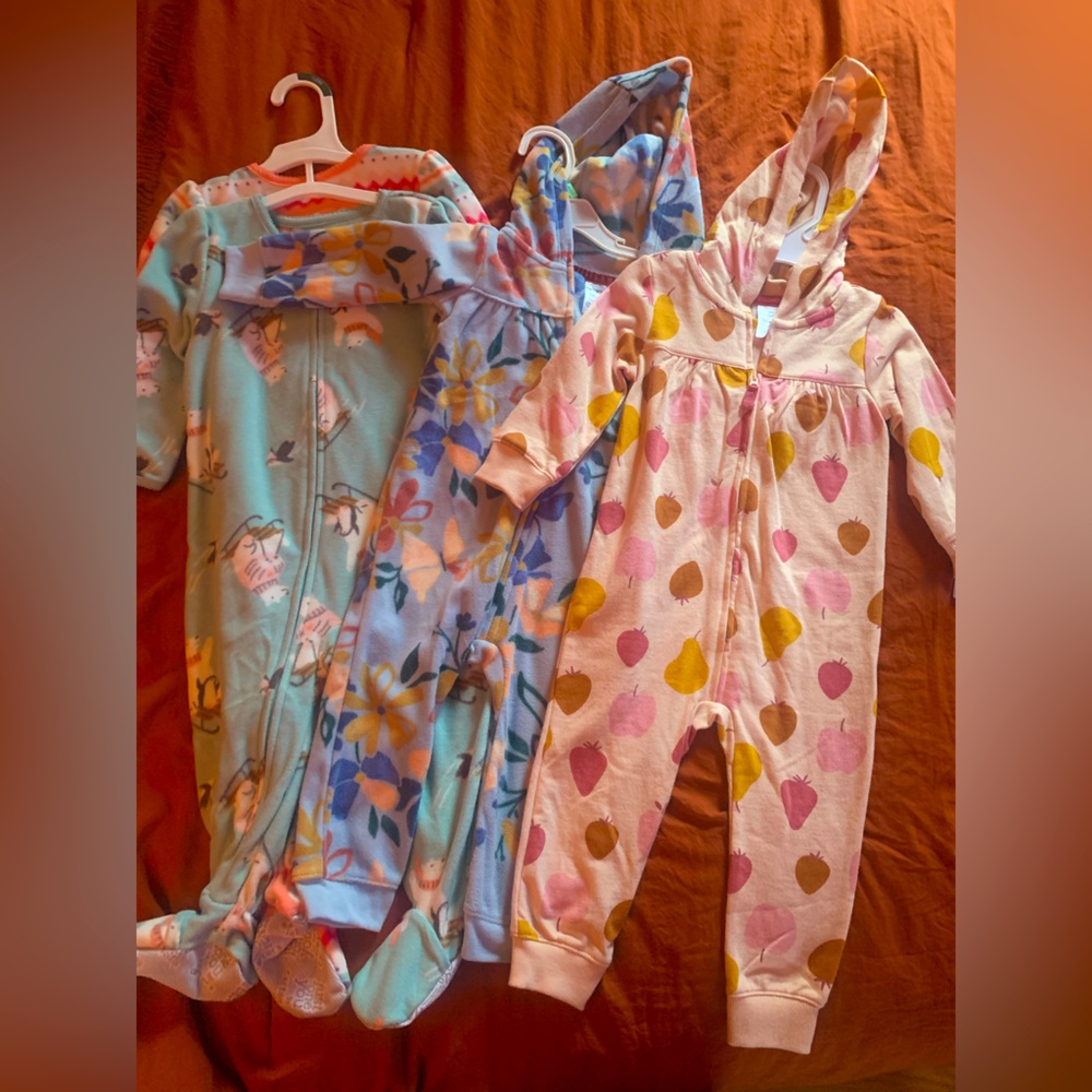 💖Lot of 18m girl warm zipups!Fleece&Waffle Knit w hood&2pairs of Footie PJ’s😴
